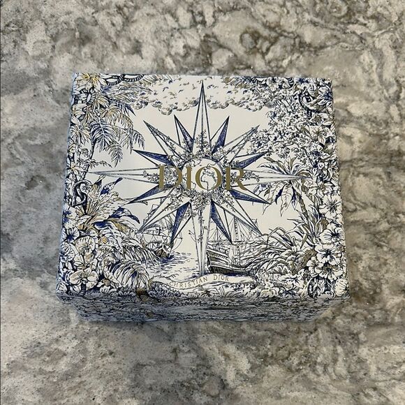 🎁 Dior Gift Box – Blue Toile de Jouy Print - Picture 1 of 3